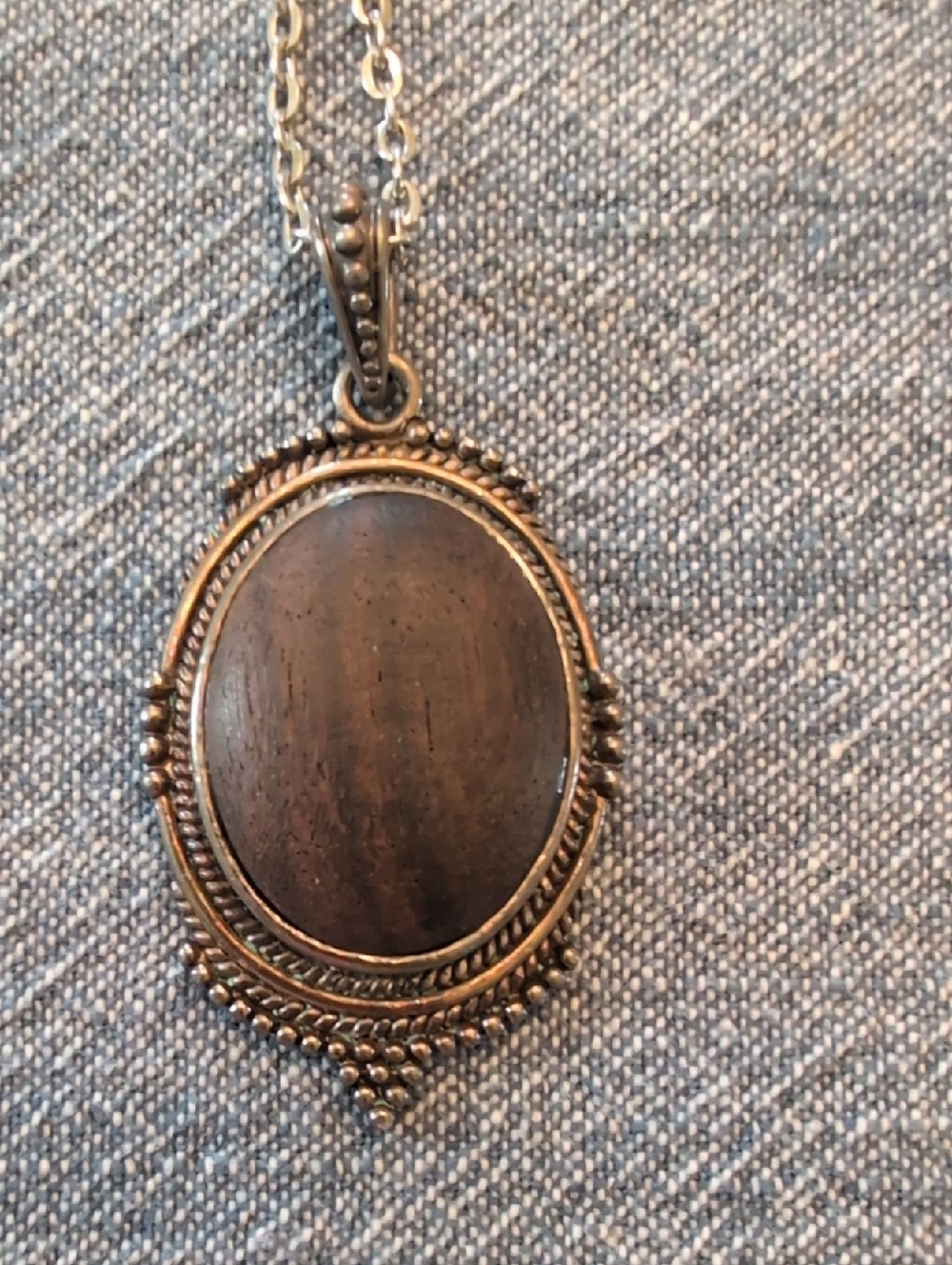 Antique-Style Wood Oval Pendant Necklace - Women Jewelry